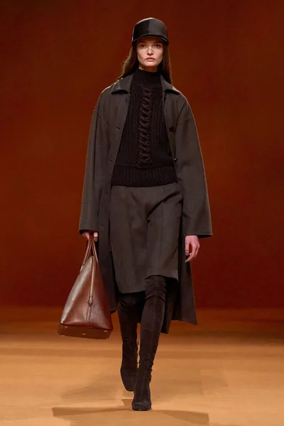 Look 10